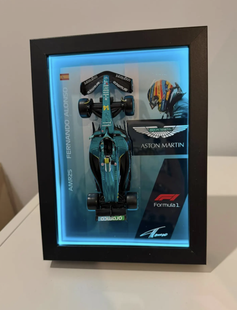 Cuadro 3D de Fórmula 1 con monoplaza Aston Martin y Fernando Alonso