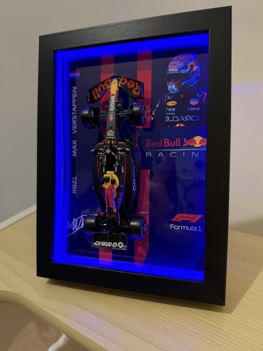 Cuadro 3D de Fórmula 1 Red Bull con réplica de monoplaza y decoración de automovilismo