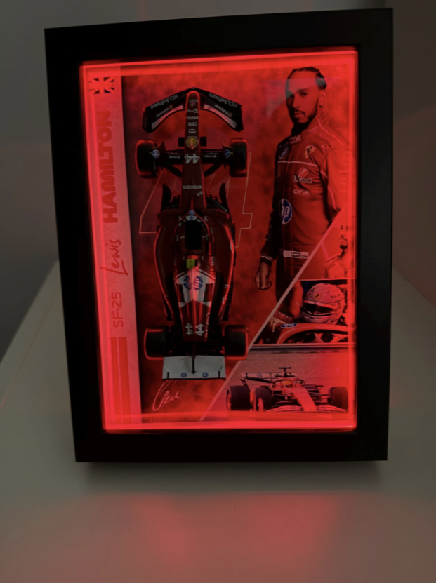 Cuadro 3D F1 Ferrari SF-25 | Lewis Hamilton — vista 3