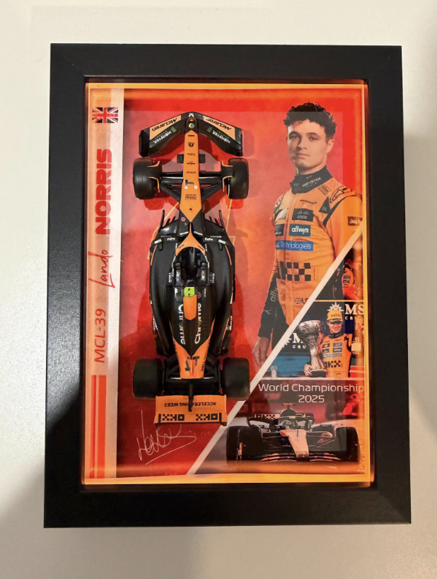 Cuadro decorativo 3D de McLaren de Lando Norris en marco negro