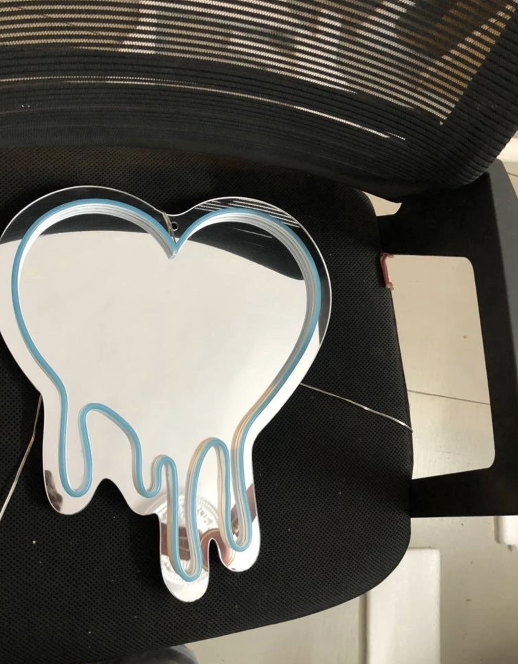 Espejo LED Corazón Neón | Dripping Heart — vista 4