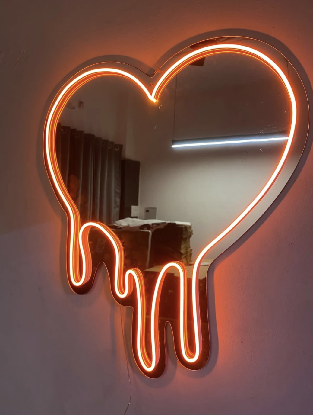 Espejo LED Corazón Neón | Dripping Heart — vista 5