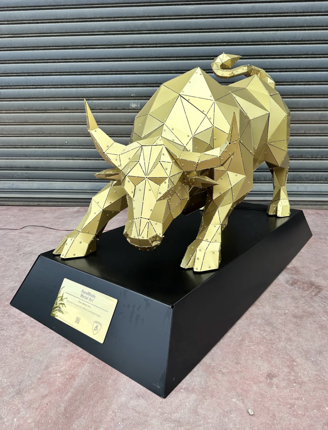 Escultura Toro 3D de Metal | Arte Industrial — vista 3