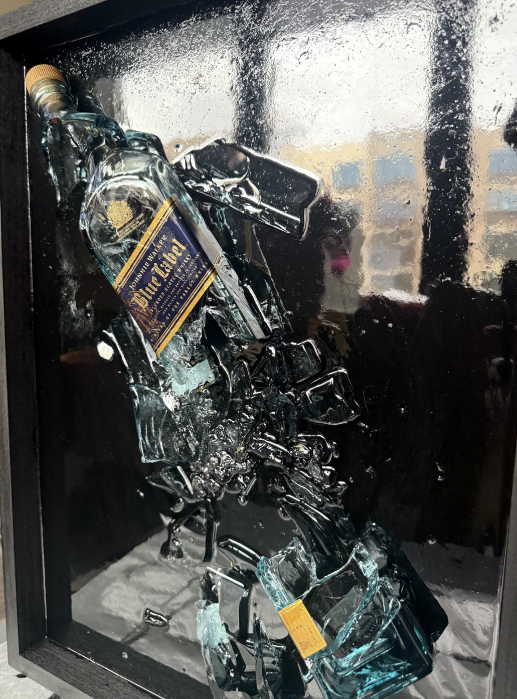 Cuadro 3D de Botella Rota Johnnie Walker Blue Label — vista 6