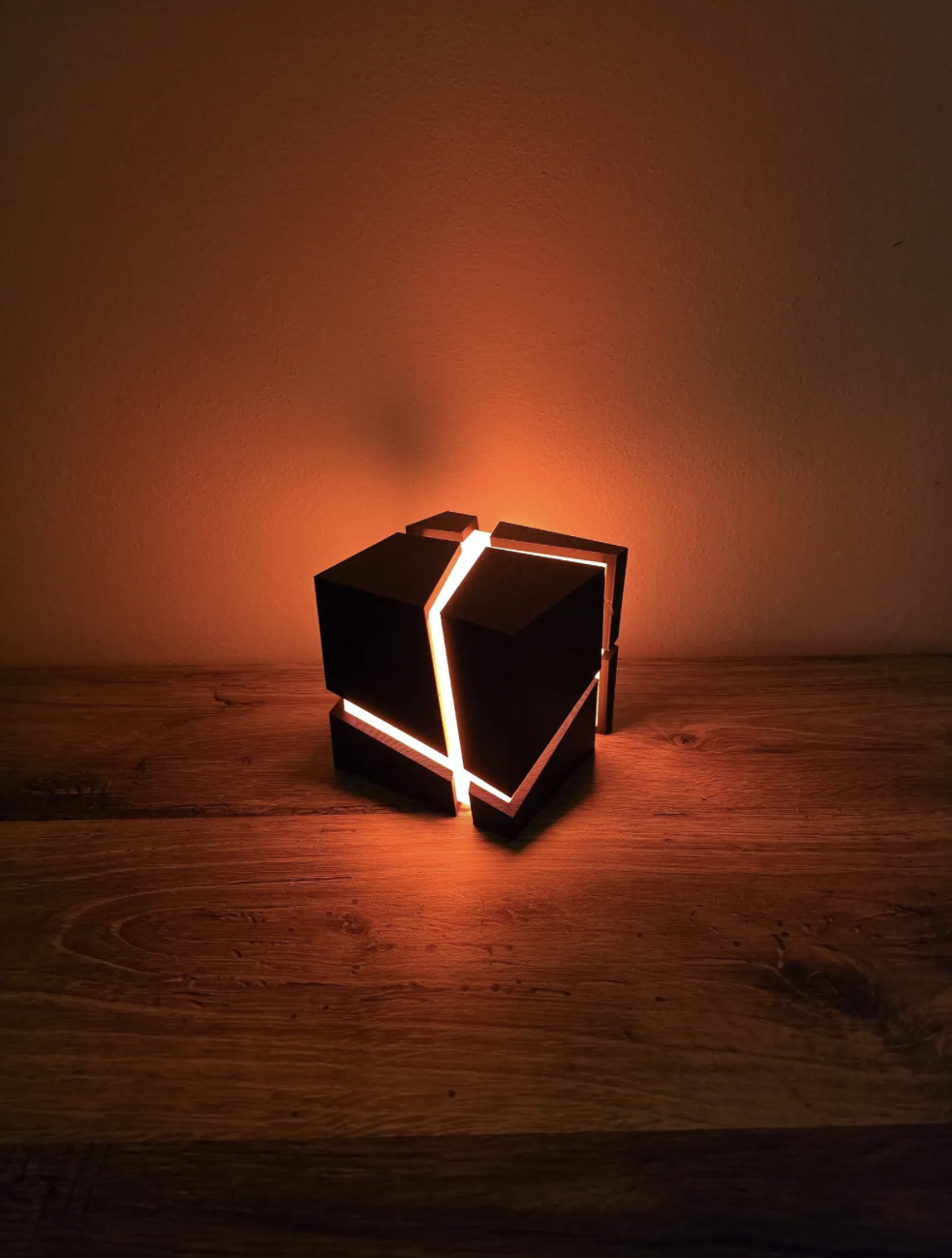Lámpara de Cubo Agrietado Impresa en 3D — vista 2