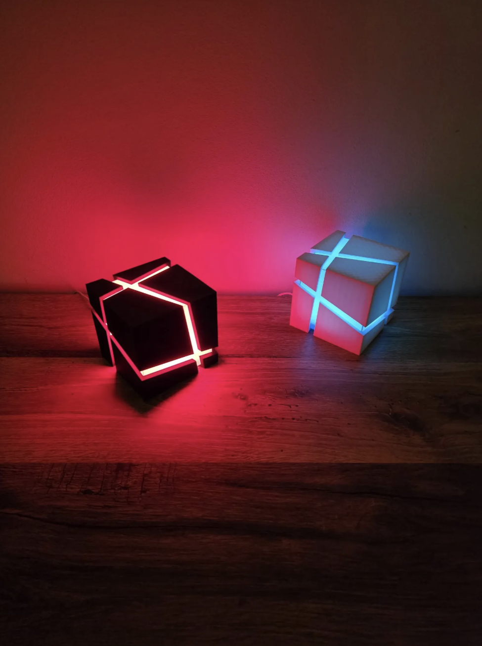 Lámpara de cubo agrietado impresa en 3D con luz LED