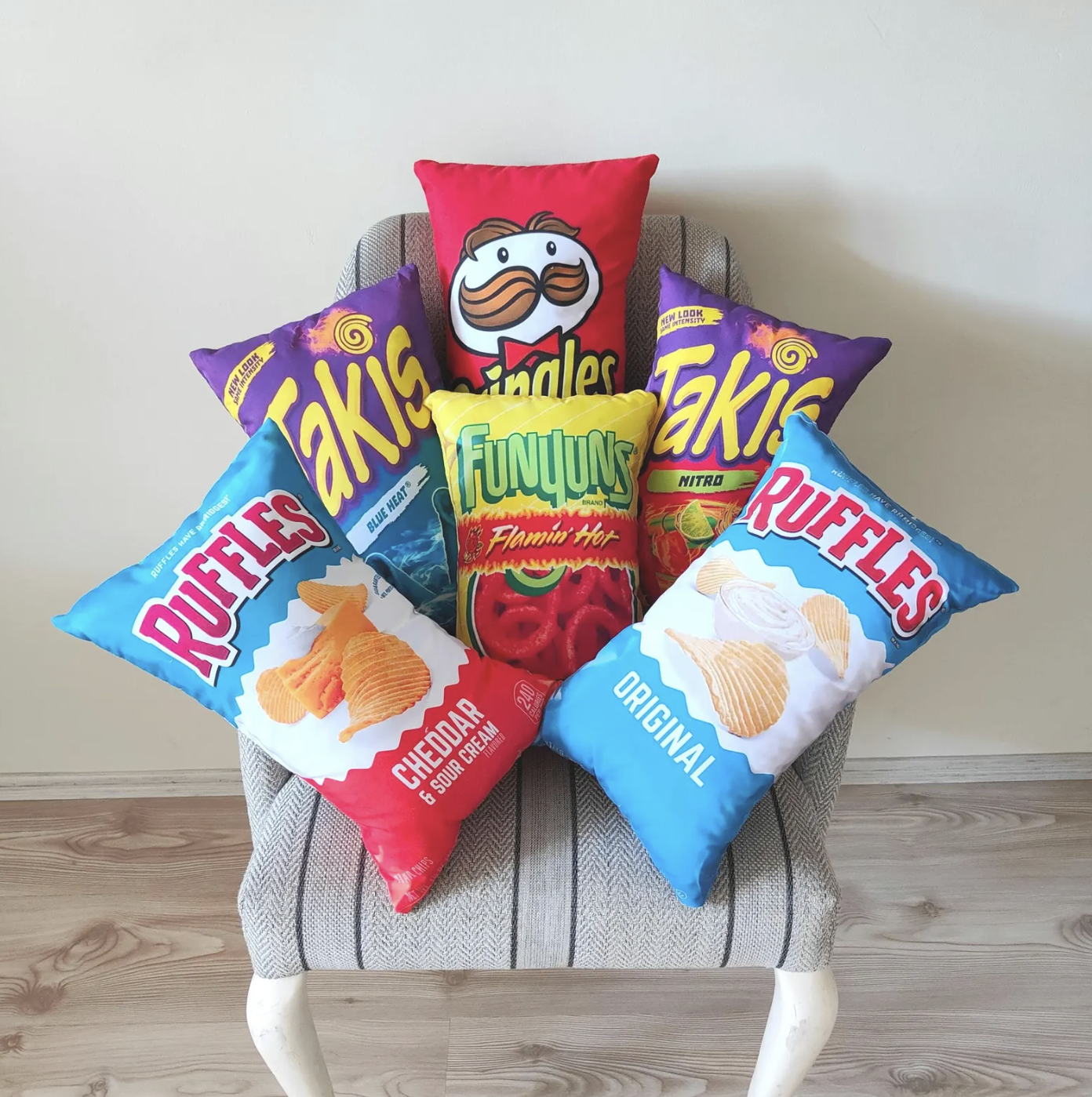 Cojín con forma de bolsa de patatas fritas