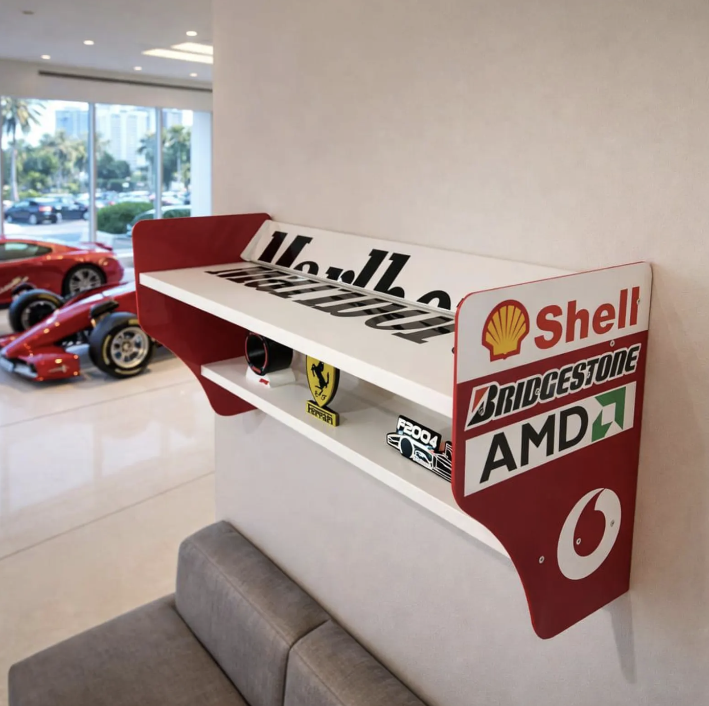 Estante de pared con forma de alerón trasero de F1 en blanco y rojo